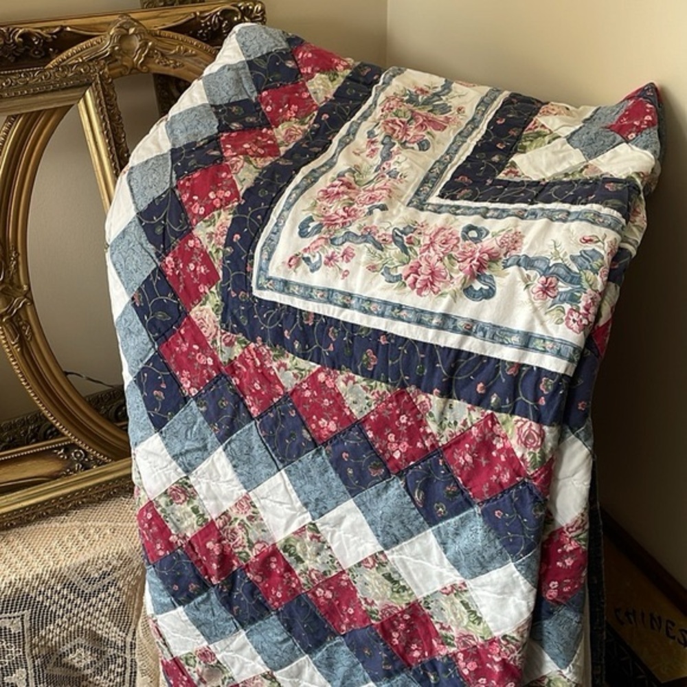 Vtg Queen Sized Quilt